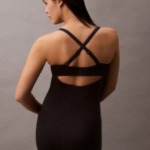 Stay-Put Stretch Slip